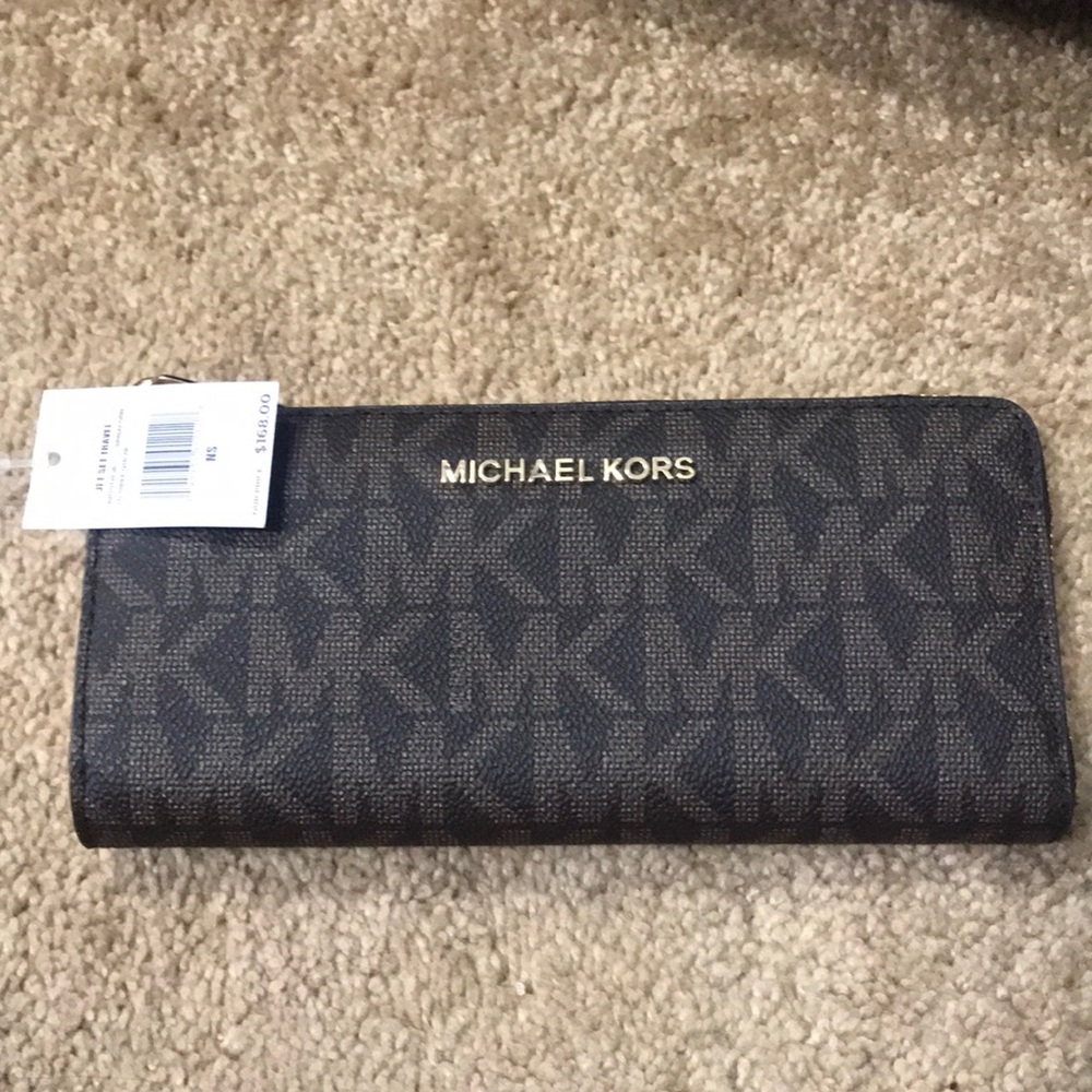 Michael Kors Jet Set Travel Wallet